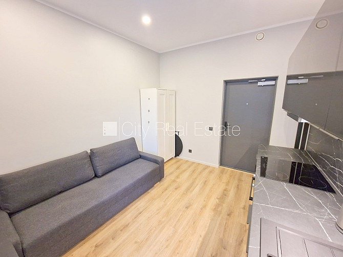 Pagalma ēka, renovēta māja, slēgts pagalms, ieeja no pagalma, kāpņu telpa pēc kosmētiskā Rīga - foto 10