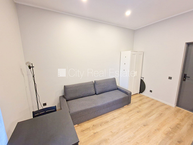 Pagalma ēka, renovēta māja, slēgts pagalms, ieeja no pagalma, kāpņu telpa pēc kosmētiskā Rīga - foto 8