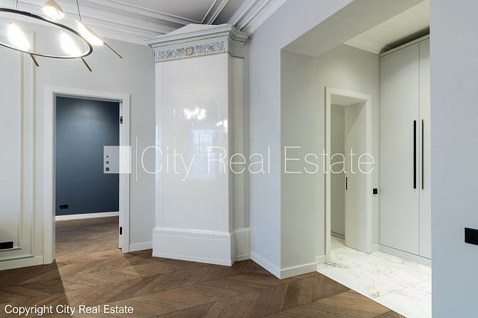 Slēgts pagalms, ieeja no ielas un pagalma, kāpņu telpa pēc kosmētiskā remonta, logi vērsti Rīga - foto 17