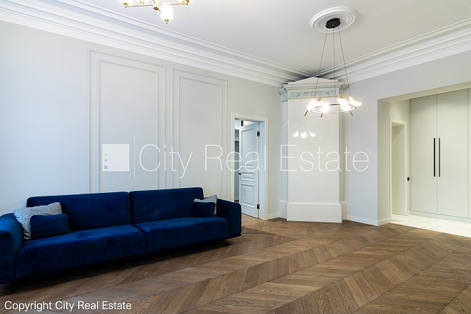 Slēgts pagalms, ieeja no ielas un pagalma, kāpņu telpa pēc kosmētiskā remonta, logi vērsti Rīga - foto 5