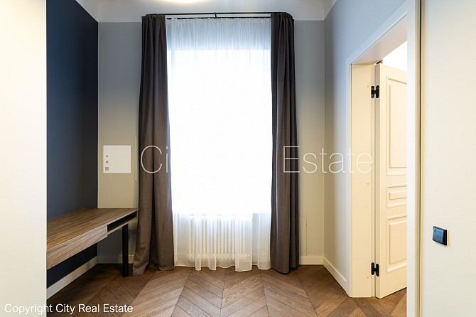 Slēgts pagalms, ieeja no ielas un pagalma, kāpņu telpa pēc kosmētiskā remonta, logi vērsti Rīga - foto 9