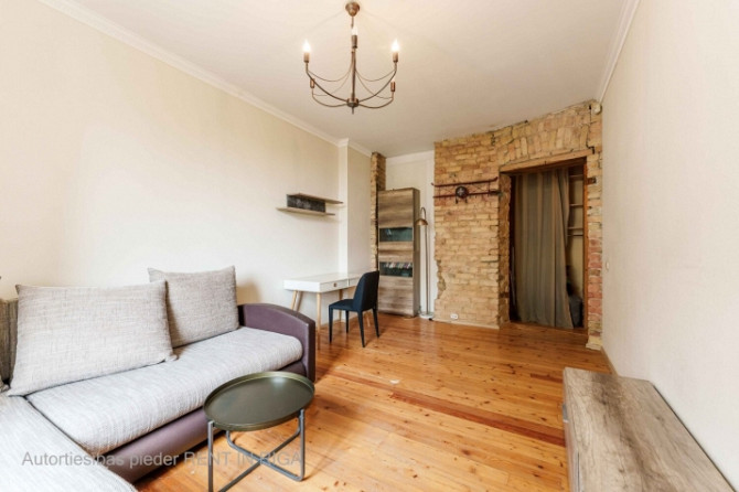 Pārdod mājīgu un siltu 1-istabas dzīvokli Rīgas centrā!  Gaišs, omulīgs un pilnībā Rīga - foto 2