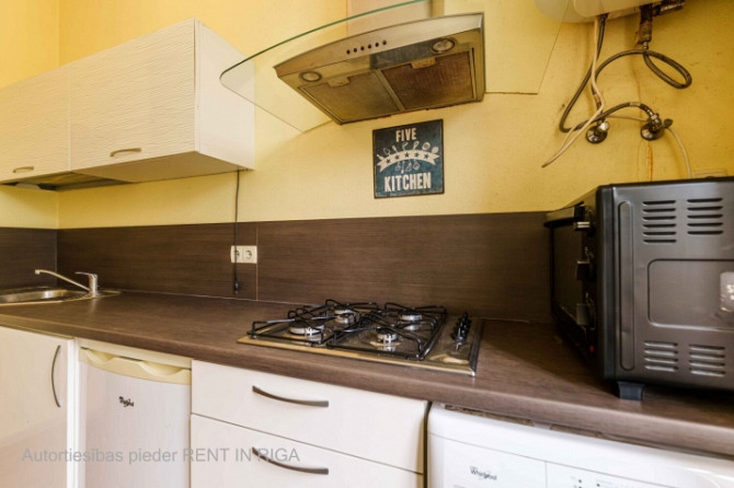 Pārdod mājīgu un siltu 1-istabas dzīvokli Rīgas centrā!  Gaišs, omulīgs un pilnībā Rīga - foto 9