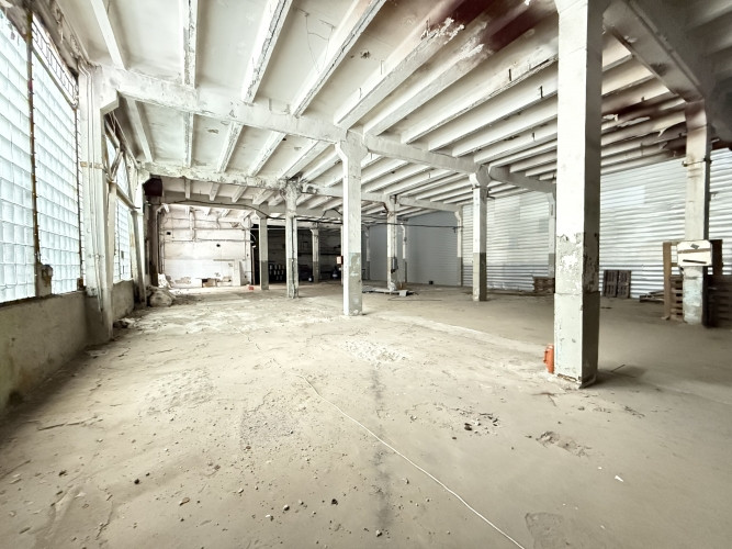 Iznomā noliktavas/ražošanas telpas  1. stāvā bez apkures.  Telpas atrodas ēkas 1. stāvā ar Rīga - foto 6