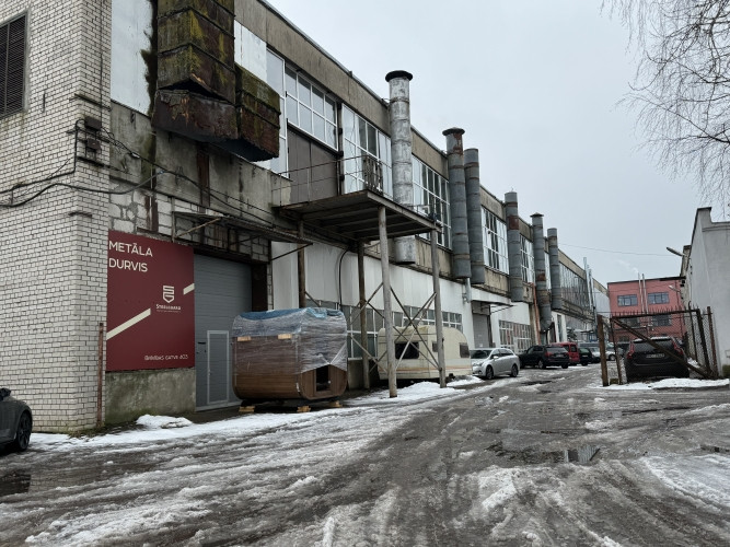 Iznomā telpas ražotnei/noliktavai.  Betona grīga, 1. stāvs.  Vārti zemes līmenī. Griestu Rīga - foto 3