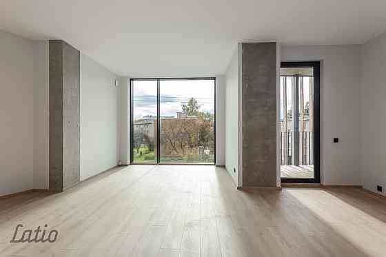 Ekskluzīvā vietā, Siguldas centrā, pieejams 4-istabu dzīvoklis ar plašu terasi. Pārdod modernu dzīvo Sigulda