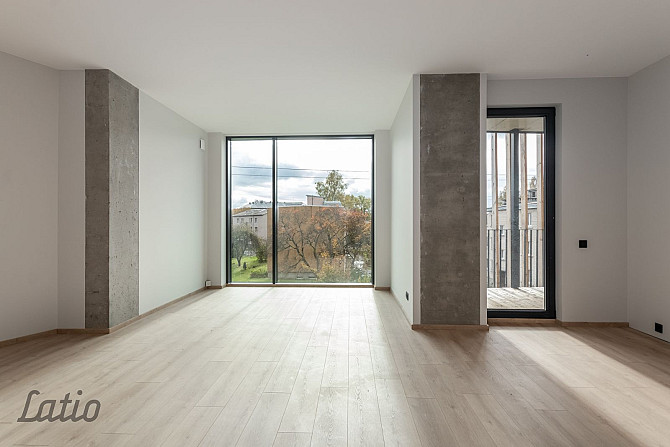 Ekskluzīvā vietā, Siguldas centrā, pieejams 4-istabu dzīvoklis ar plašu terasi. Pārdod Sigulda - foto 3