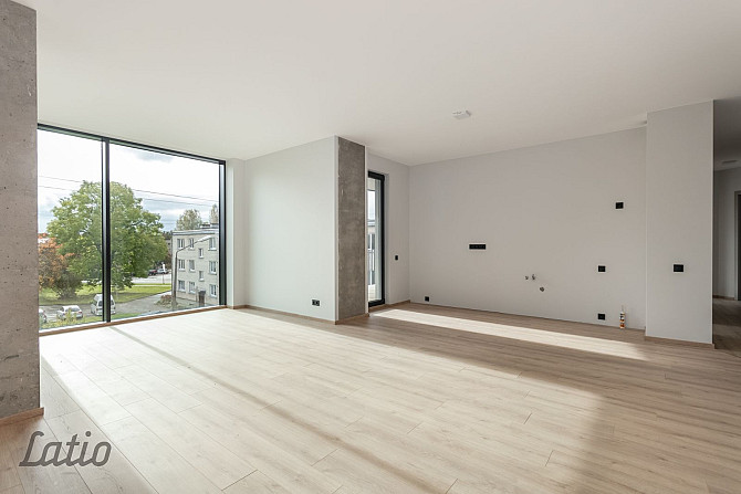 Ekskluzīvā vietā, Siguldas centrā, pieejams 4-istabu dzīvoklis ar plašu terasi. Pārdod Sigulda - foto 2