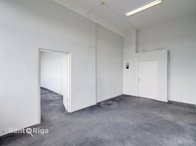 Kvalitatīvs, kompakta izmēra birojs renovētā ēkā  Ganību dambī 24D.  Birojs atrodas ēkas Rīga - foto 3
