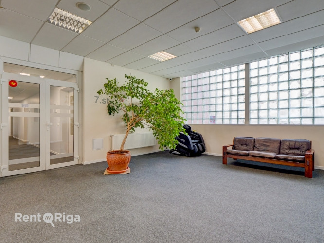 Kvalitatīvs, kompakta izmēra birojs renovētā ēkā  Ganību dambī 24D.  Birojs atrodas ēkas Rīga - foto 9