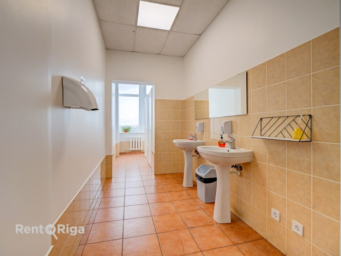 Kvalitatīvs, kompakta izmēra birojs renovētā ēkā  Ganību dambī 24D.  Birojs atrodas ēkas Rīga - foto 7