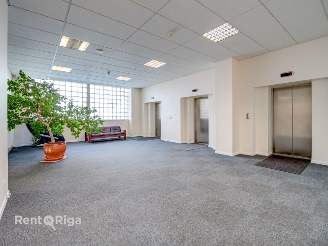 Kvalitatīvs, kompakta izmēra birojs renovētā ēkā  Ganību dambī 24D.  Birojs atrodas ēkas Rīga - foto 4