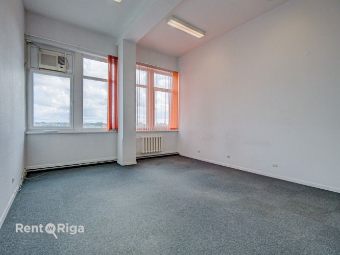 Kvalitatīvs, kompakta izmēra birojs renovētā ēkā  Ganību dambī 24D.  Birojs atrodas ēkas Rīga - foto 2