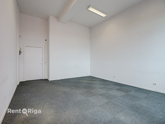 Kvalitatīvs, kompakta izmēra birojs renovētā ēkā  Ganību dambī 24D.  Birojs atrodas ēkas Rīga - foto 3