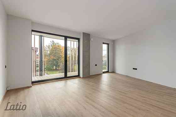 Ekskluzīvā vietā, Siguldas centrā, pieejams 3-istabu dzīvoklis ar plašu terasi. Pārdod modernu dzīvo Sigulda