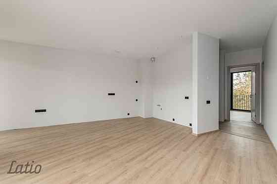 Ekskluzīvā vietā, Siguldas centrā, pieejams 3-istabu dzīvoklis ar plašu terasi. Pārdod modernu dzīvo Sigulda