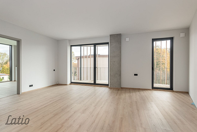 Ekskluzīvā vietā, Siguldas centrā, pieejams 3-istabu dzīvoklis ar plašu terasi. Pārdod Sigulda - foto 1