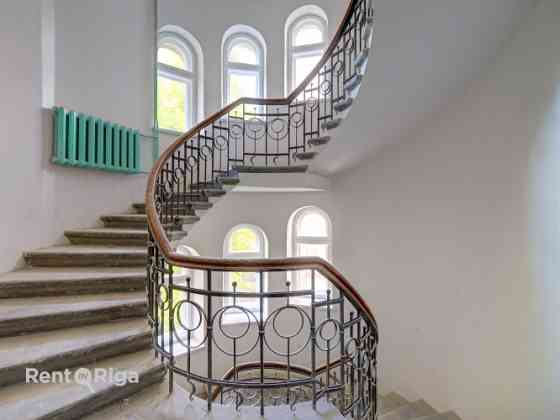 Продаётся солнечная и элегантная квартира в полностью отреставрированном Рига