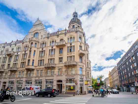 Продаётся солнечная и элегантная квартира в полностью отреставрированном Rīga