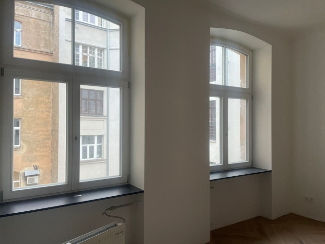 Tiek pārdots elegants dzīvoklis pilnībā renovētā vēsturiskā ēkā. Dzīvoklis pārdodas ar Rīga - foto 11