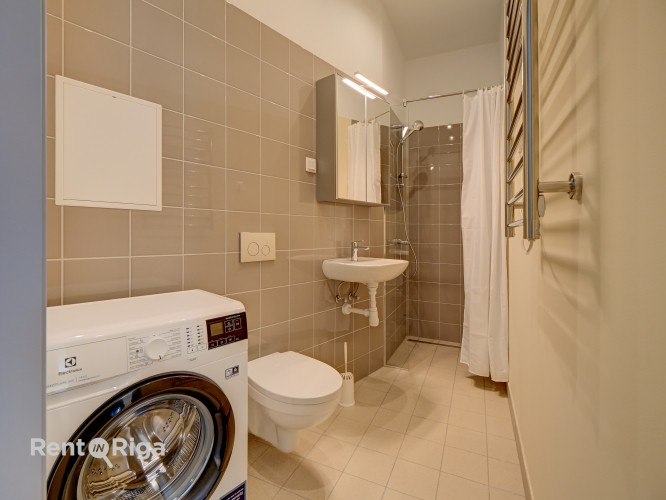 Mēbelēts 2-istabu dzīvoklis jūgendstila ēkā Rīgas centrā  Soļu attālumā no Klusā Rīga - foto 6