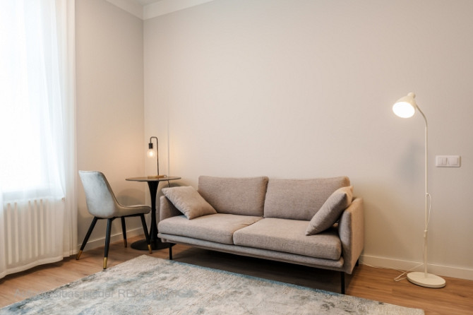 Pilnībā mēbelēts 2-istabu dzīvoklis jūgendstila ēkā Rīgas Centrā.  Krišjāņa Valdemāra Rīga - foto 7