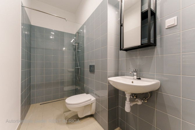 Mēbelēts Studio dzīvoklis Rīgas Centrā  Dzīvoklis ietver dzīvojamo istabu, kas apvienota ar Rīga - foto 9