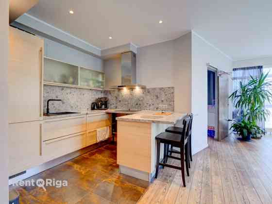 На продажу предлагается очень светлая и просторная квартира.  Квартира состоит Rīga