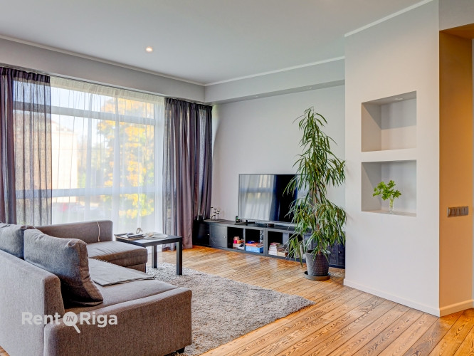 Iegādei tiek piedāvāts ļoti gaišs un plašs dzīvoklis.  Dzīvoklis sastāv no: viesistabas ar Rīga - foto 2