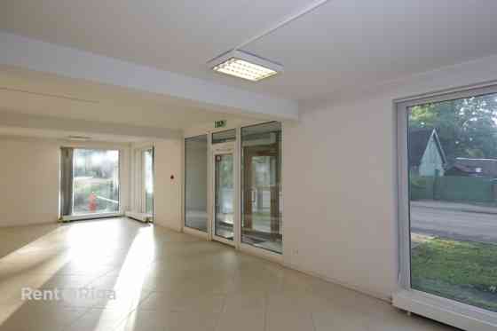 Plaša pielietojuma telpas Čiekurkalnā.   Piedāvājam nomai gaišas un plašas telpas ēkas pirmajā stāvā Рига