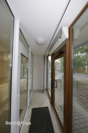 Plaša pielietojuma telpas Čiekurkalnā.   Piedāvājam nomai gaišas un plašas telpas ēkas pirmajā stāvā Рига - изображение 4