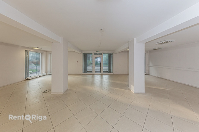 Plaša pielietojuma telpas Čiekurkalnā.   Piedāvājam nomai gaišas un plašas telpas ēkas pirmajā stāvā Рига - изображение 2