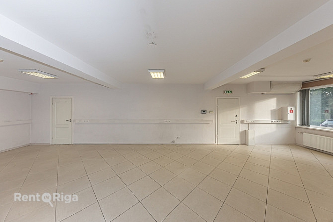 Plaša pielietojuma telpas Čiekurkalnā.   Piedāvājam nomai gaišas un plašas telpas ēkas pirmajā stāvā Рига - изображение 7