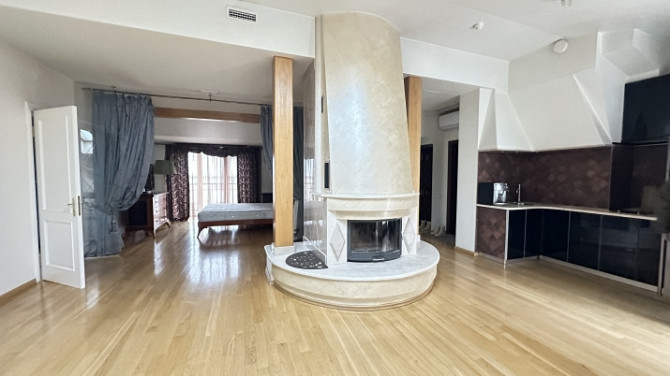 Komfortabls un mājīgs dzīvoklis Blaumaņa ielā, pašā Rīgas centrā. Ēka ir aprīkota ar Rīga - foto 1