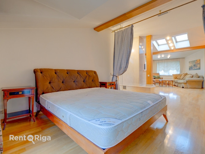 Komfortabls un mājīgs dzīvoklis Blaumaņa ielā, pašā Rīgas centrā. Ēka ir aprīkota ar Rīga - foto 16