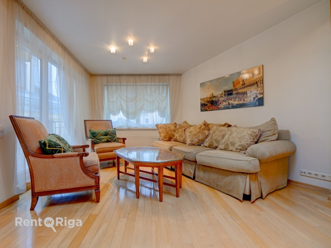 Komfortabls un mājīgs dzīvoklis Blaumaņa ielā, pašā Rīgas centrā. Ēka ir aprīkota ar Rīga - foto 12