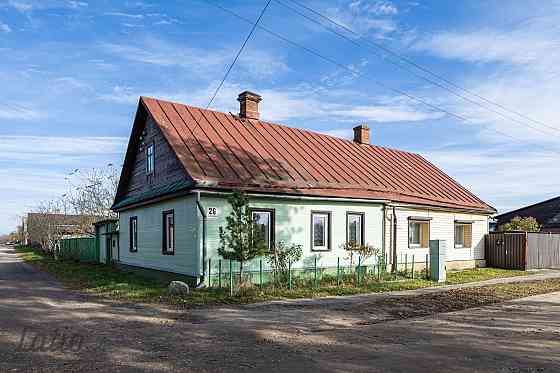 Pārdod pusi dzīvojamās mājas Daugavpilī (Nīderkūnu apkaime) 
- Saimniecības ēka, garāža
- zeme 821 m Рига
