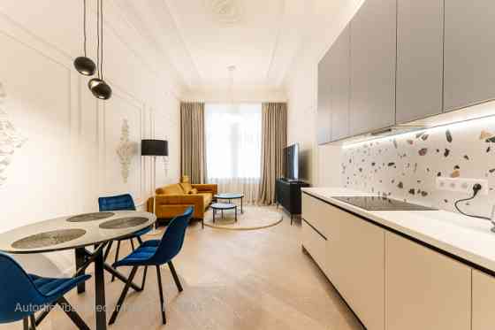 Предлагается в аренду изысканная квартира в красивом, аристократичном здании на Рига