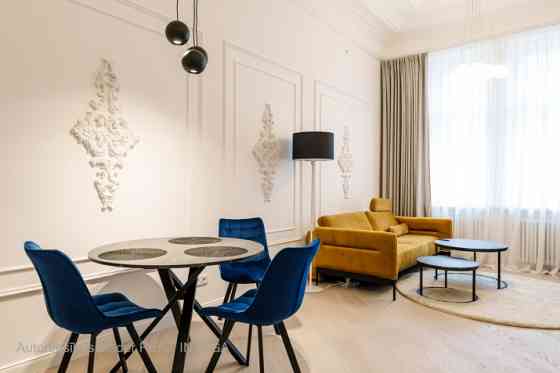 Предлагается в аренду изысканная квартира в красивом, аристократичном здании на Рига