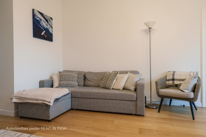 Tiek izīrēts jauns, moderns 4 -istabu dzīvoklis renovētā jūgendstila ēkā Brīvības ielā Rīga - foto 5