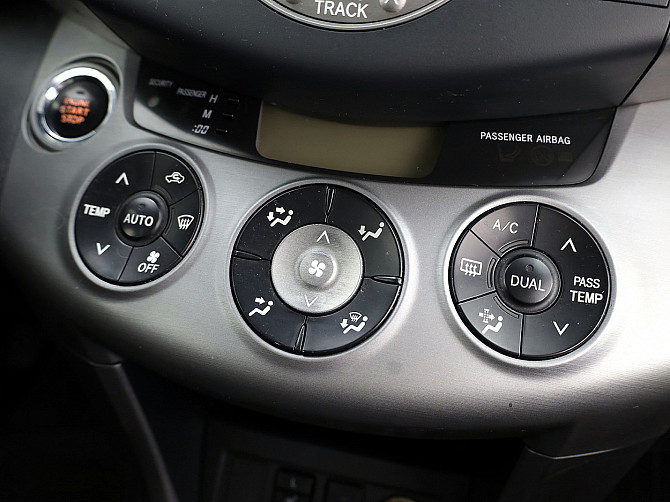 Toyota RAV4 Linea Sol 4x4 2.2 D-4D 100kW Таллин - изображение 8