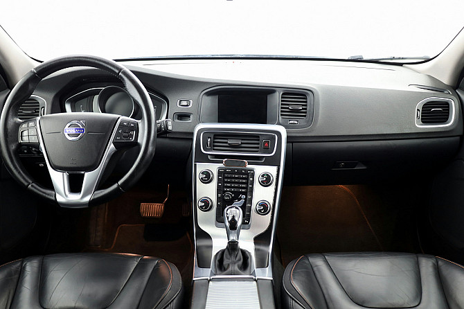 Volvo V60 Ocean Race Facelift ATM 2.0 D4 110kW Таллин - изображение 5