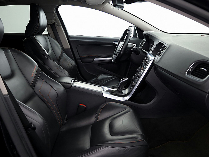 Volvo V60 Ocean Race Facelift ATM 2.0 D4 110kW Таллин - изображение 6