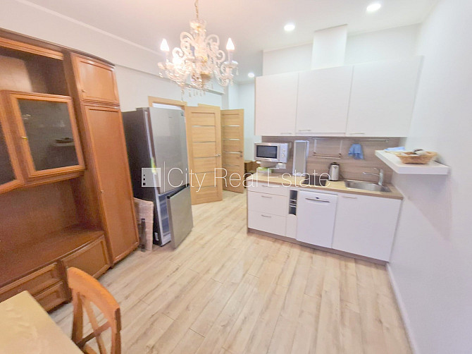 Здание во дворе, реновированный дом, благоустроенный озеленённый двор, место для Рига - изображение 18