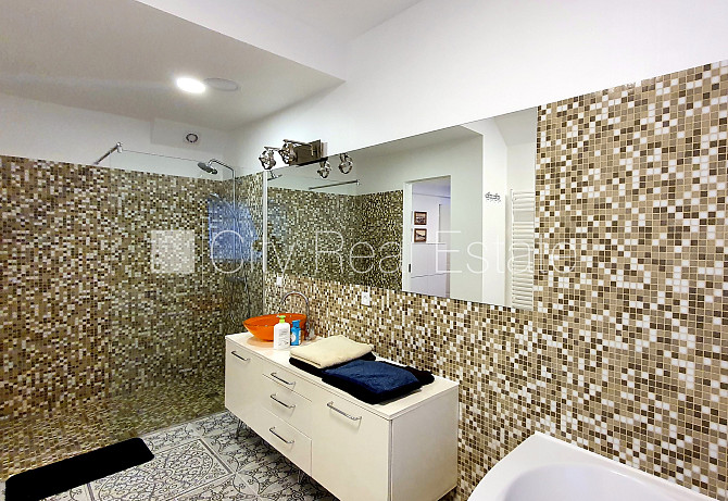 Реновированный дом, благоустроенный озеленённый двор, территория обнесена Юрмала - изображение 12