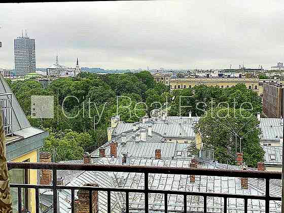 Фасадный дом, реставрированный дом, вход с улицы и со двора, лифт, балкон, окна Rīga