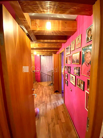 Fasādes māja, restaurēta māja, ieeja no ielas un pagalma, ir lifts, balkons, logi vērsti Rīga - foto 10