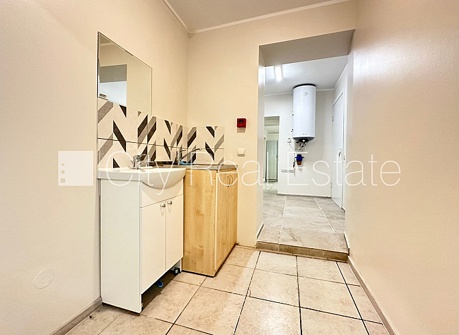 Fasādes māja, labiekārtots apzaļumots pagalms, slēgts pagalms, vieta vairākām Rīga - foto 18