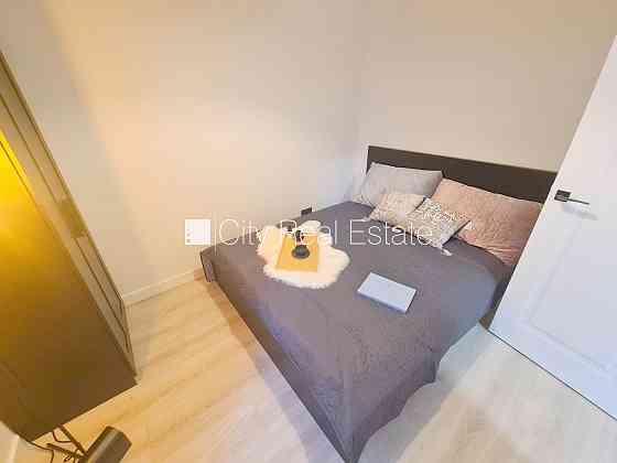 Здание во дворе, реновированный дом, закрытый двор, вход с улицы и со двора, Rīga