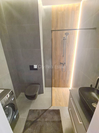 Pagalma ēka, renovēta māja, slēgts pagalms, ieeja no ielas un pagalma, kāpņu telpa pēc Rīga - foto 13